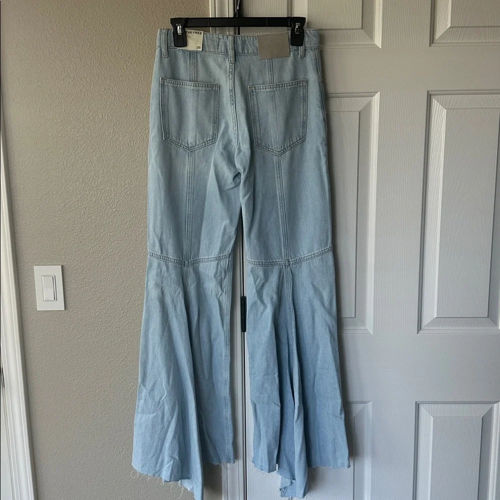 NWT We The Free LIVE WIRE FLARE JEANS - Picture 12 of 16